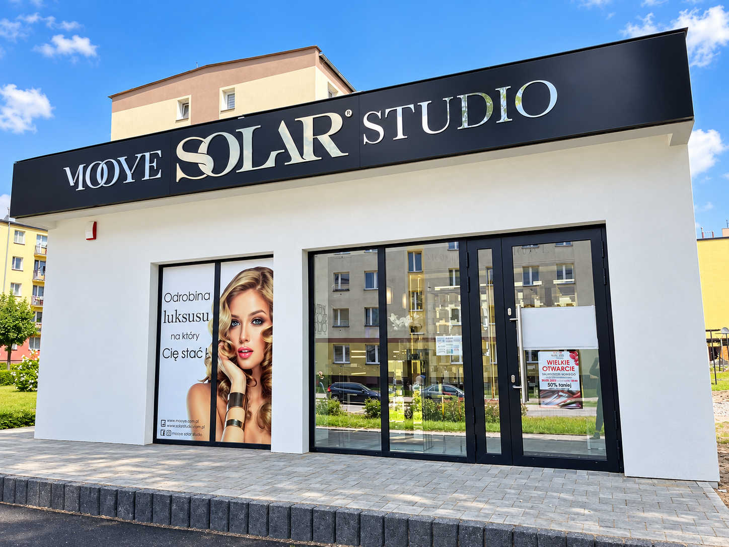 Odświeżona fasada MOΟYE SOLAR STUDIO